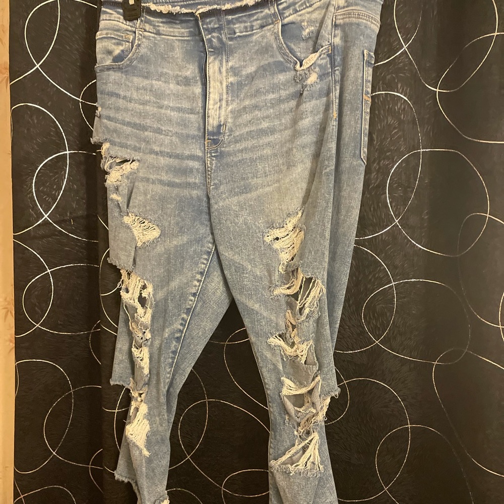Distressed jeggings